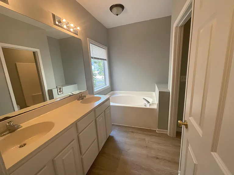 14 Essex Ct #A — Photo 11