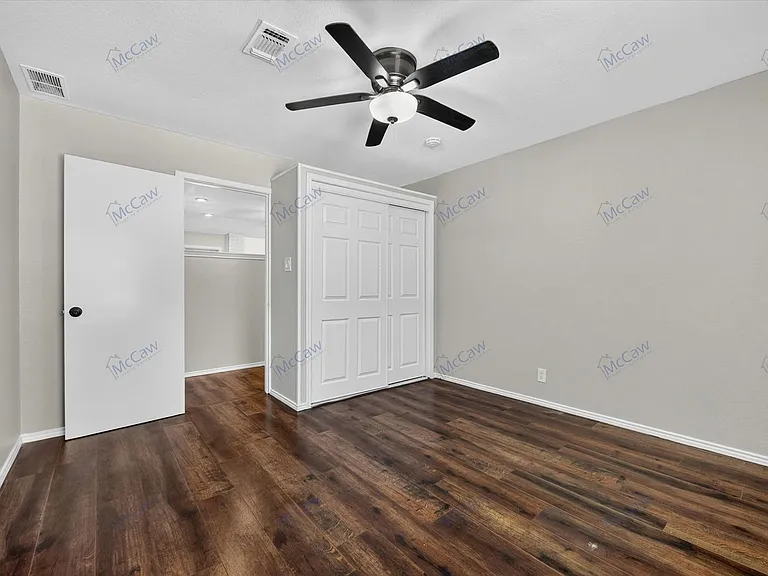 4900 Ledgestone Dr — Photo 16