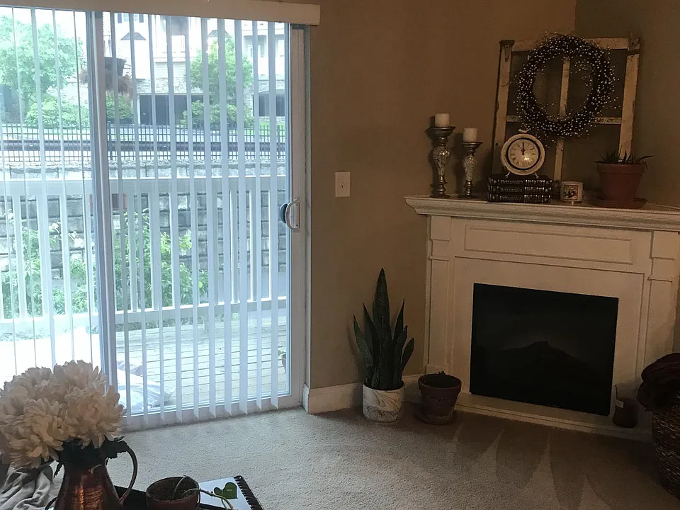 2325 Suncrest Vlg