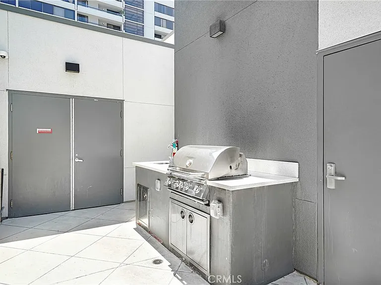 645 W 9th St #314 — Photo 19