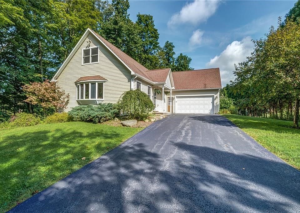 Welcome to 2555 Howlett Hill Road
