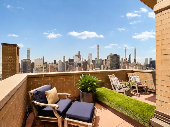 400 East 70th Street image 1 of 17