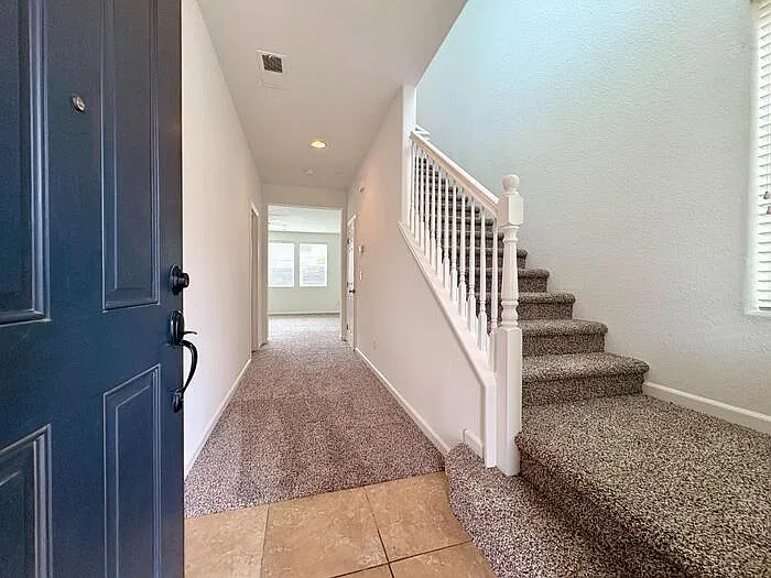 3 bed, 2.5 bath, 1600 sqft, $2,495 — Photo 2