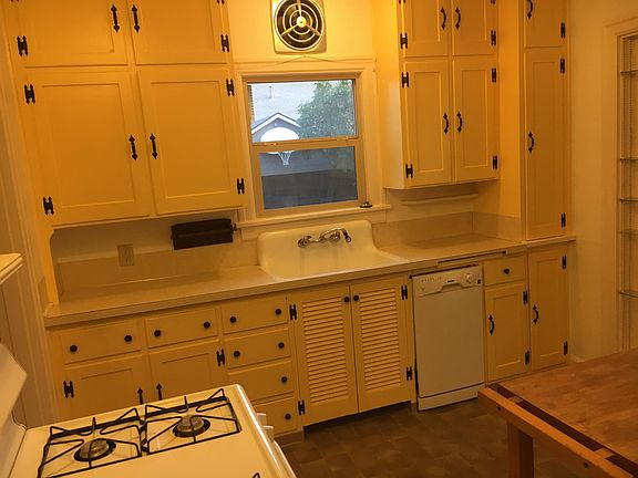 4th image of 1005 N C St
