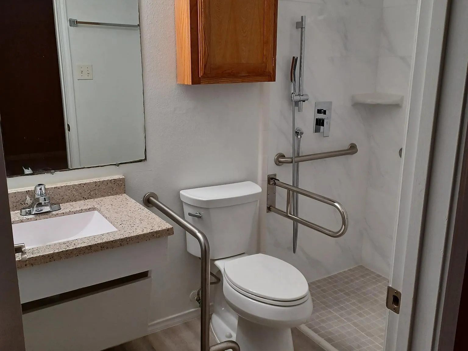 2 bed, 900 sqft, $885 — Photo 2