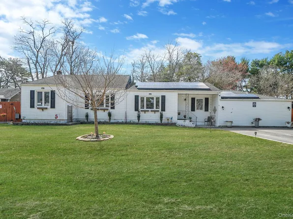 8 Evergreen Avenue, Brentwood, NY 11717