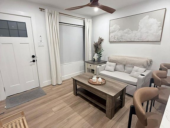 3rd image of 5844 Darling St APT 3