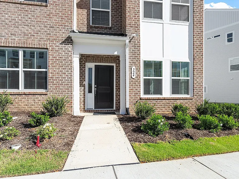 324 Chesapeake Commons St — Photo 2