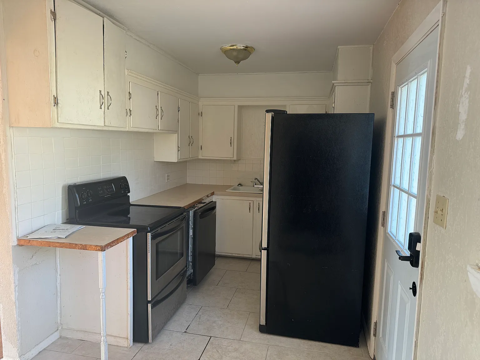 925 SW 35th St — Photo 3