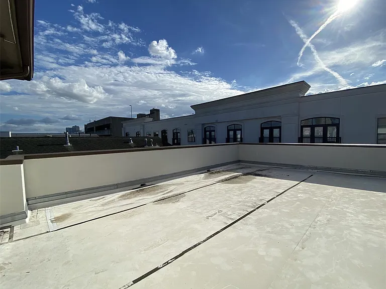 1012 Crocker St — Photo 48