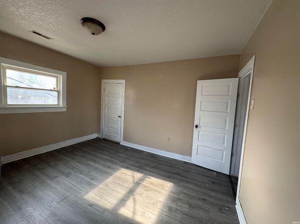 fort-wayne-indiana-73117678 picture