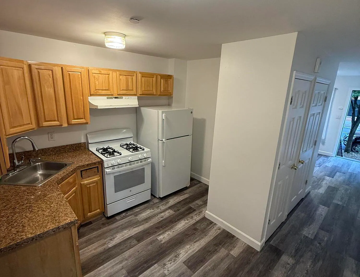 2 bed, 1.5 bath, 648 sqft, $3,000 — Photo 3
