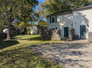 607 English Creek Ct APT A, Champaign, IL 61821