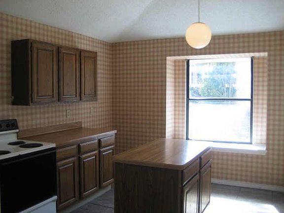 4th image of 4706 Artesia Ct