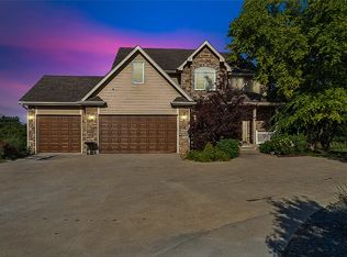 1549 S 50th St, West Des Moines, IA 50265