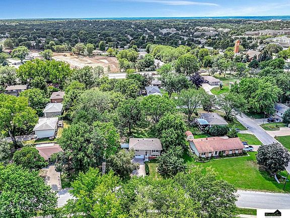2nd image of 4211 Briarpark Dr