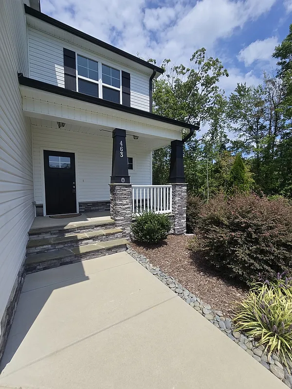 3 bed, 2.5 bath, 1960 sqft, $2,195 — Photo 3