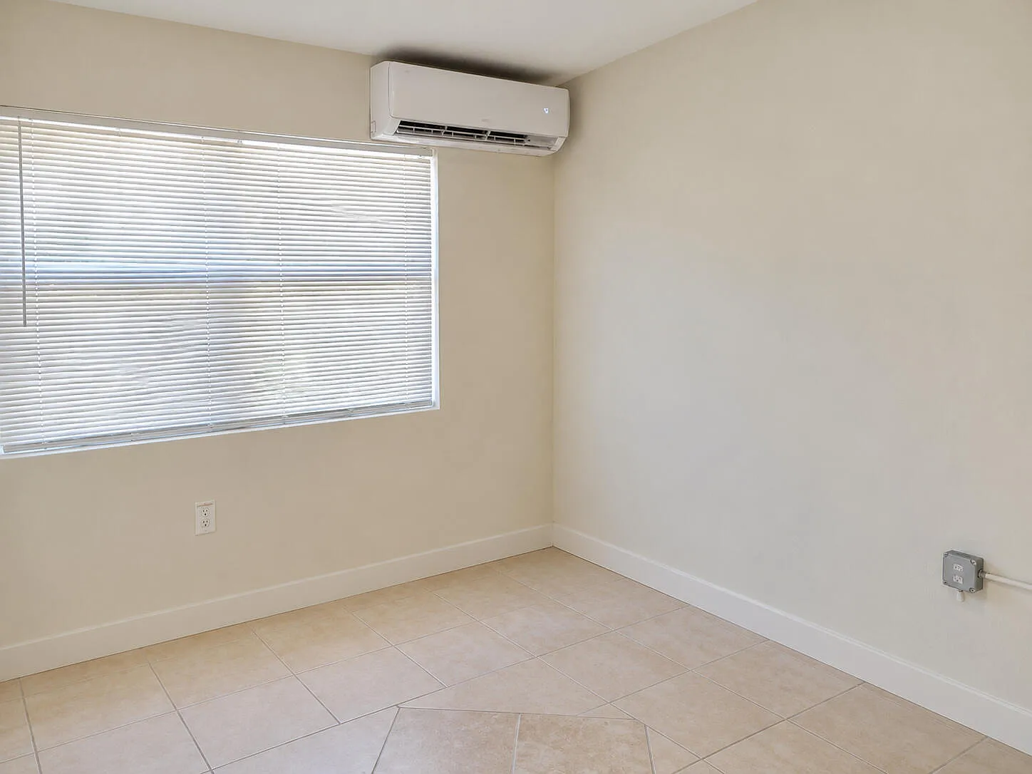 2 bed, 1.0 bath, 1196 sqft, $1,600 — Photo 3