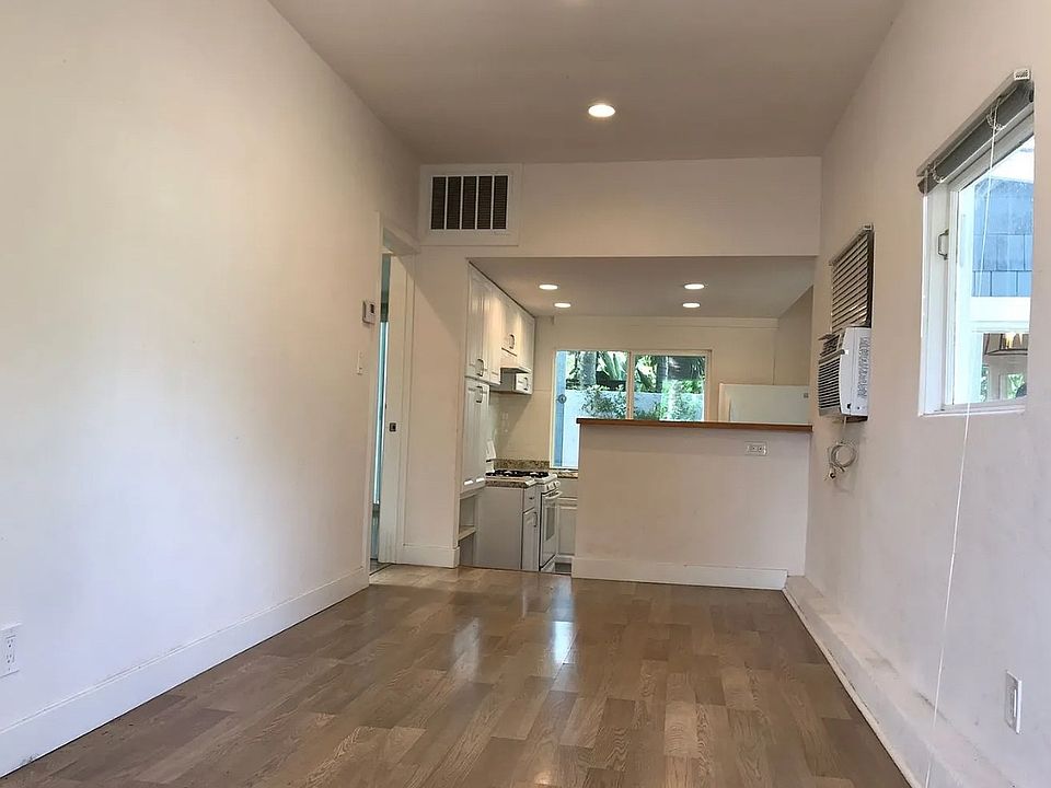 2nd image of 2426 Landis St