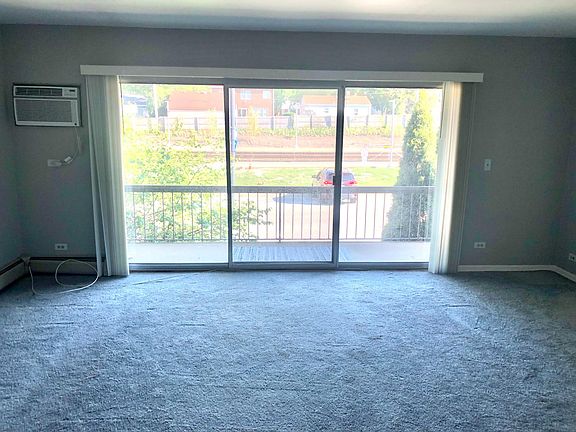 3rd image of 130 Burlington Ave APT 6