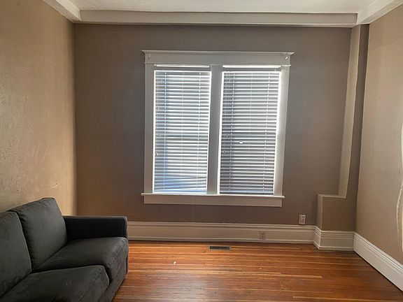 5th image of 521 E Lowell Ave