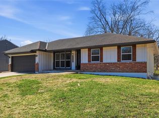 14523 Brentwood Dr, Lenexa, KS 66215