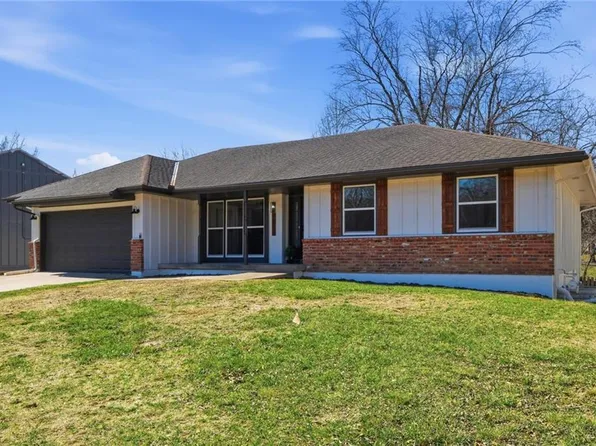14523 Brentwood Dr, Lenexa, KS 66215