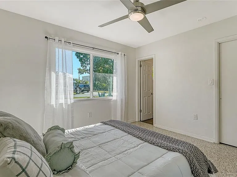 209 Briggs Ct — Photo 17