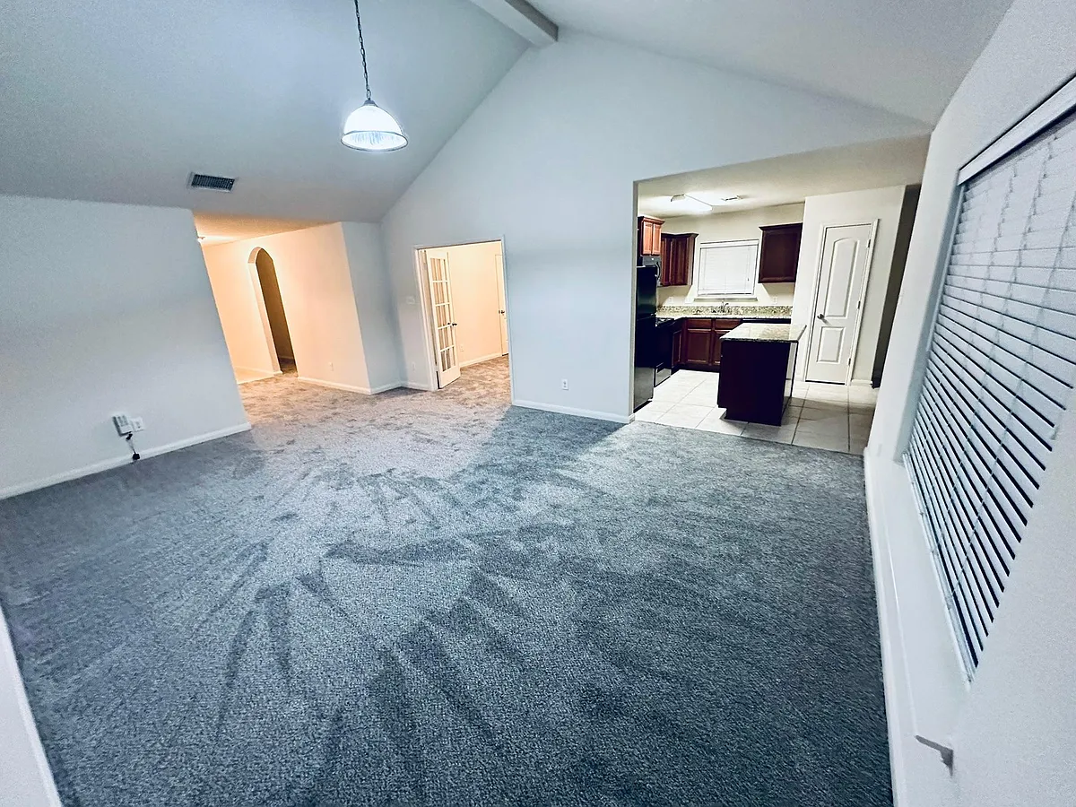Building Photo - 1611 White Mountain Way