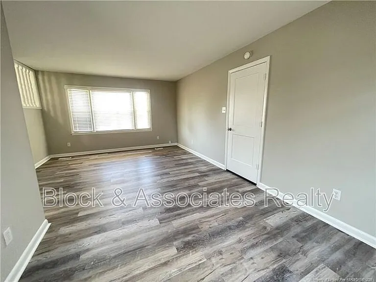 1927 Shiloh Dr — Photo 5