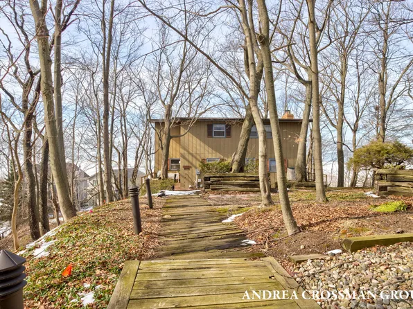 2421 Crescent Walk, Macatawa, MI 49434