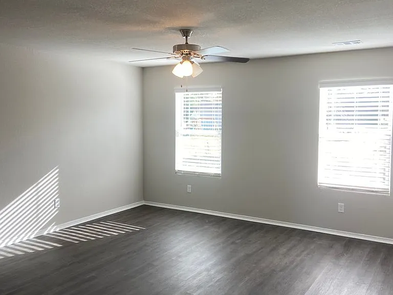 2513 Grand Ln — Photo 13
