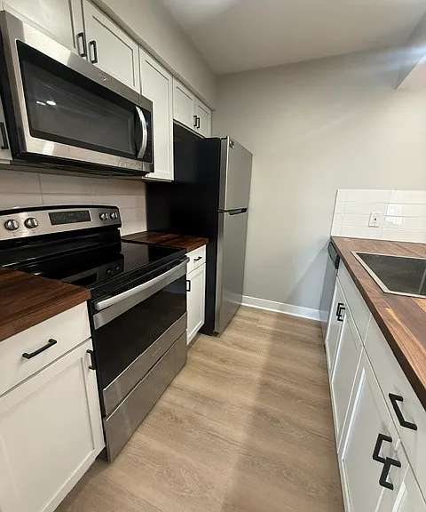 Legacy at Shoreline Apartments — Photo 11