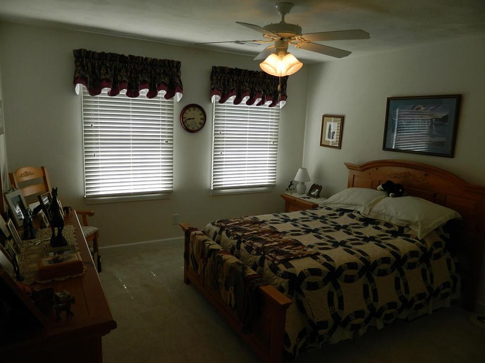 1st image of 210 Scarlet Dr