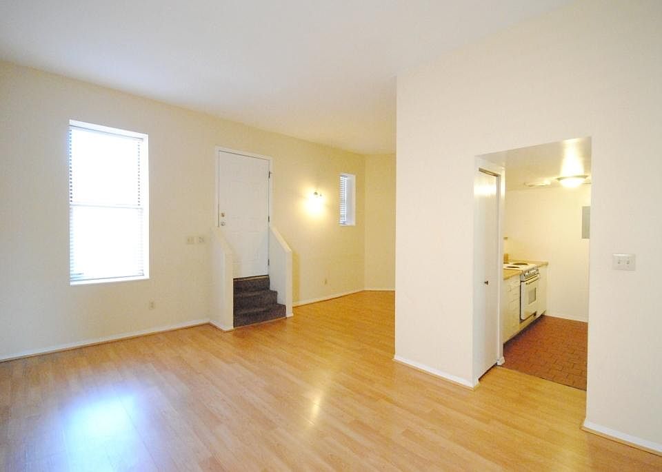 1st image of 1949 Lynch St #D