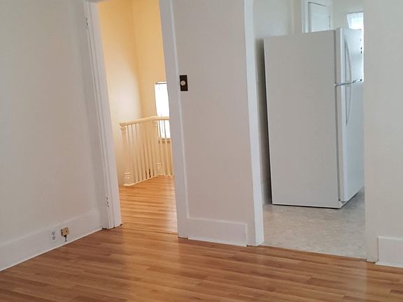 2nd image of 822 Greenfield Ave Floor 2
