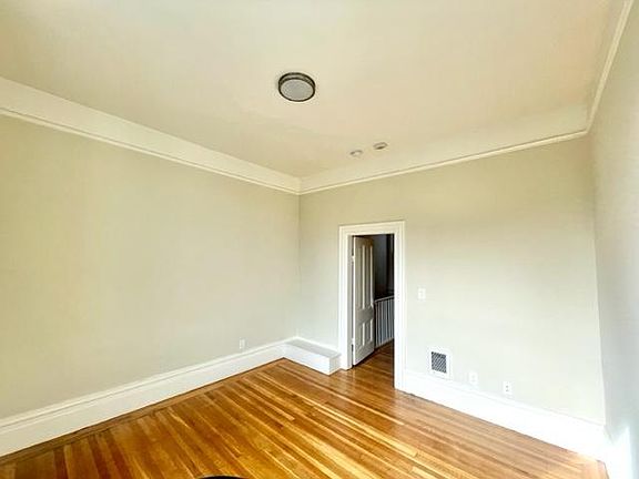 3rd image of 144 Tiffany Ave