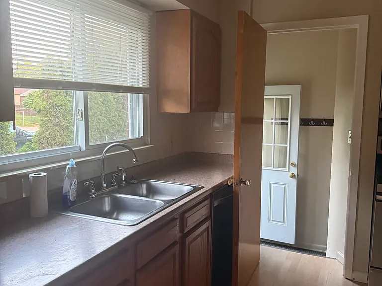 24305 Carlysle St — Photo 5