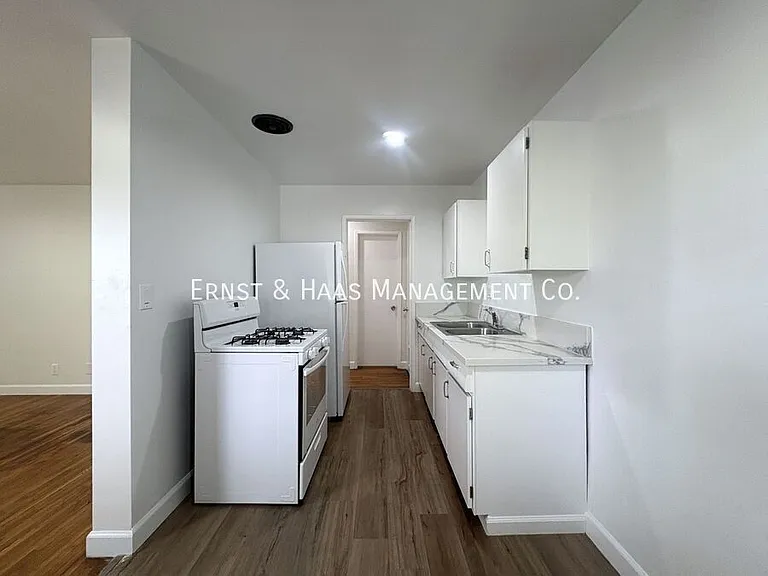 230 E Hullett St #7 — Photo 6