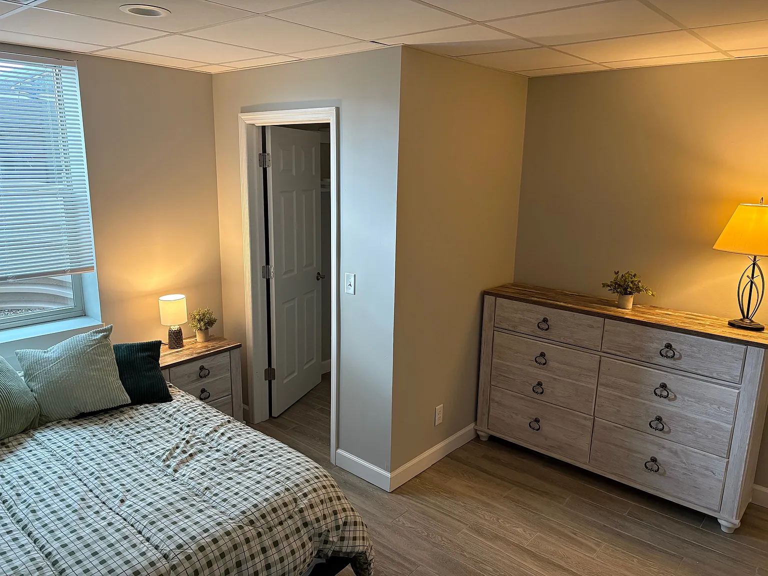 2 bed, 965 sqft, $1,400 — Photo 2