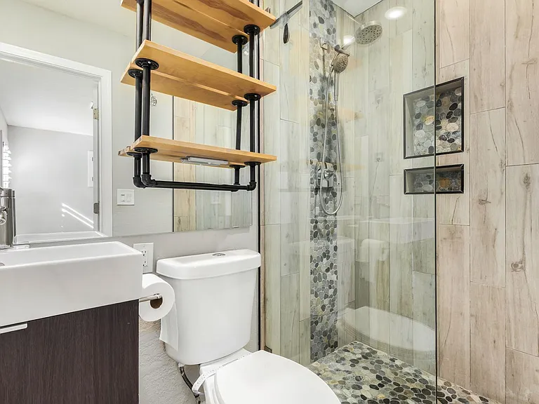 429 W Flower St — Photo 17
