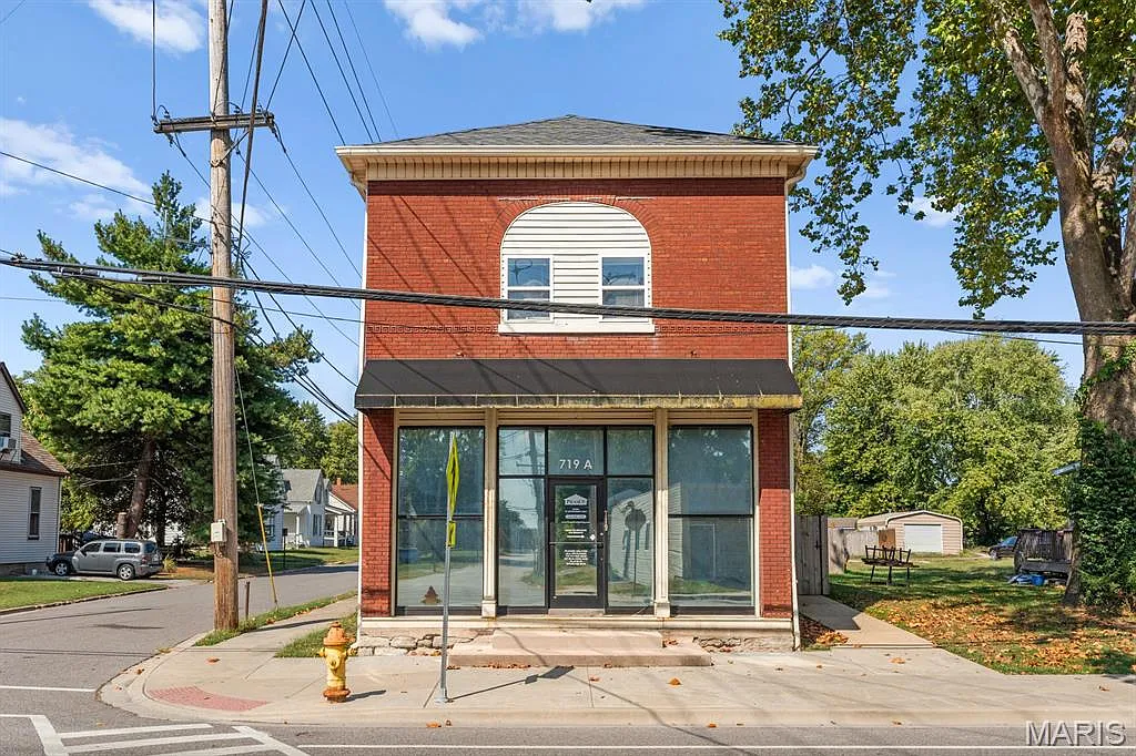 719 Centreville Ave photo 1