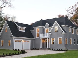 215 E End Rd, Belford, NJ 07718