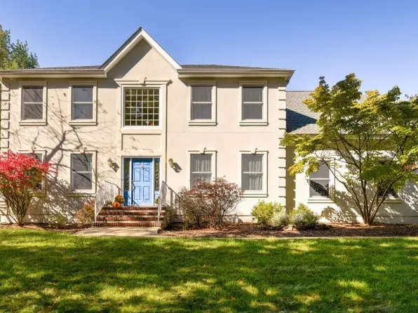 2 Timbers Ct, Branchburg Twp., NJ 08876