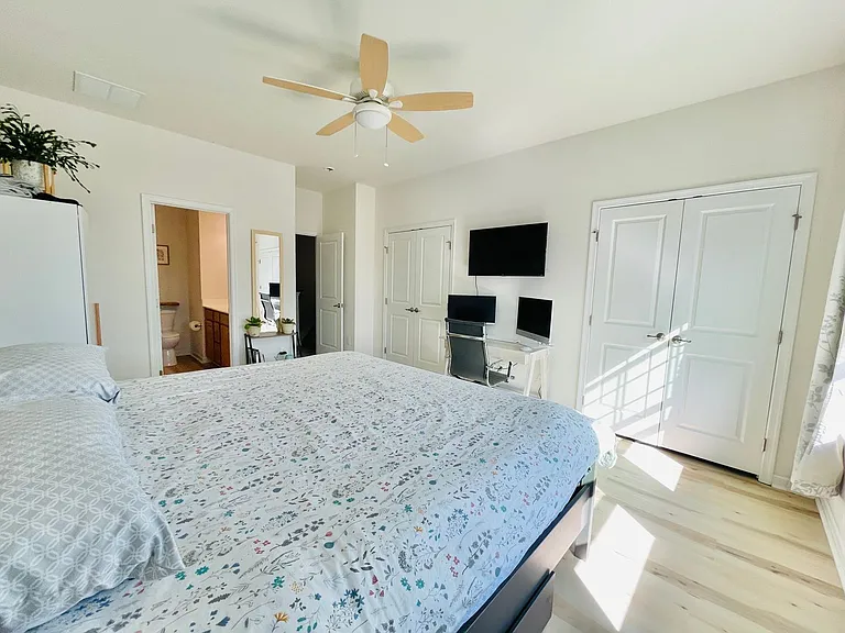 127 Streamview Dr — Photo 2