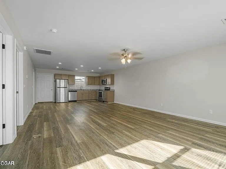 1001 E 5th St #A — Photo 3