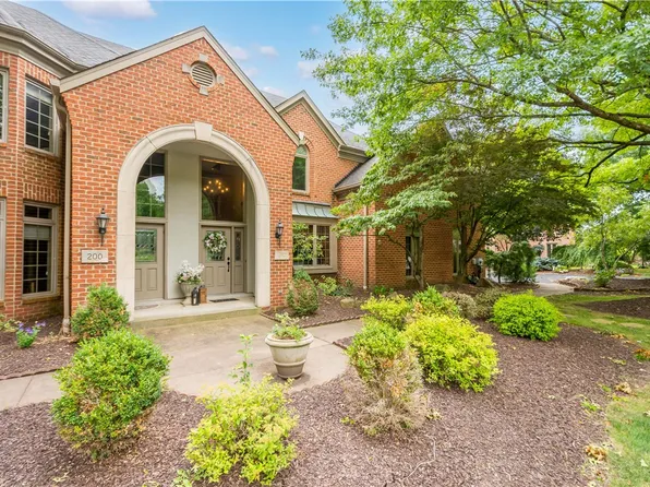 210 Glen Abbey Ct, Presto, PA 15142