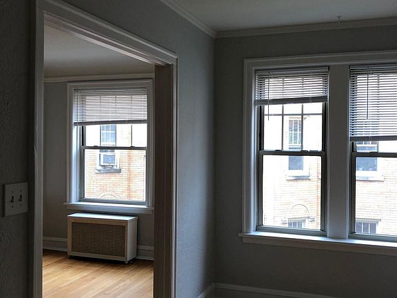 2nd image of 4324 N Hermitage Ave #2W