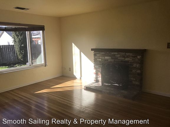 3rd image of 3808 Wildrose Way