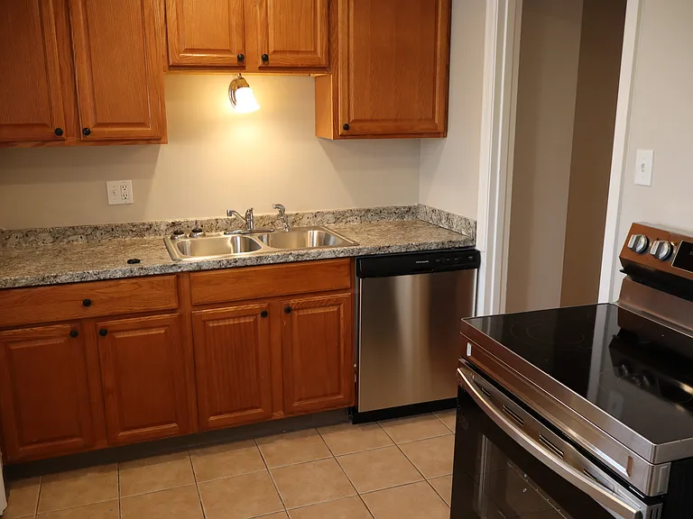 Snyder Apartments — Photo 9